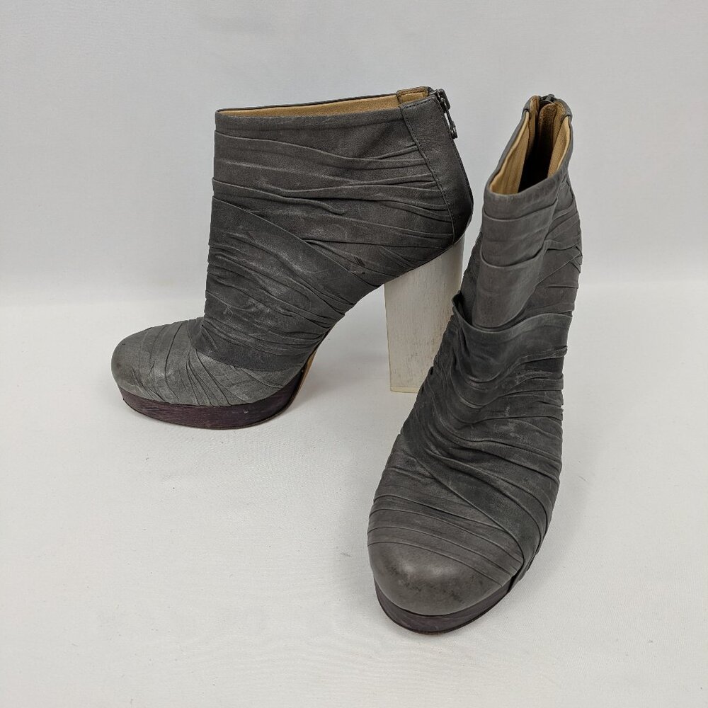 VPL by LD Tuttle Size 40.5 gathered leather gray heels (US size 9.5 - 10)